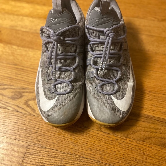 LeBron XIII low - Picture 3 of 7